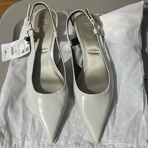 NWT Zara pointed toe ivory kitten heel